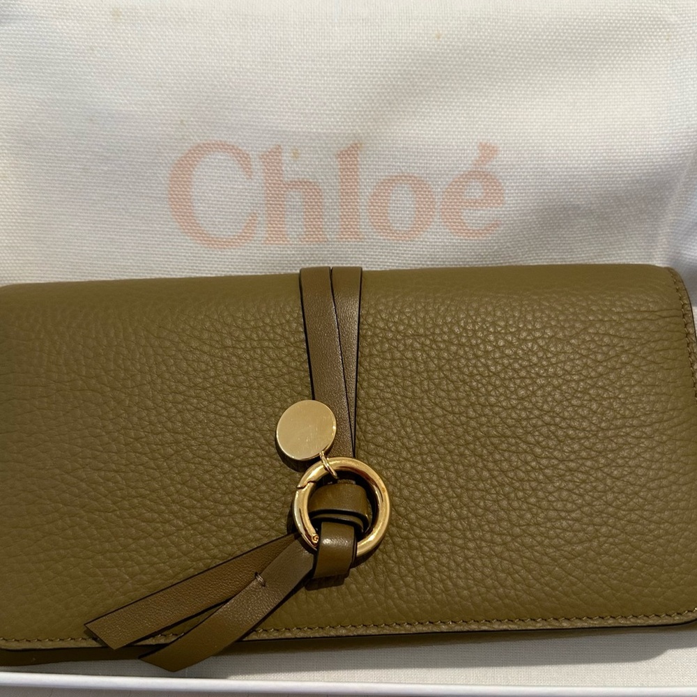 Chole Alphabet leather continental wallet